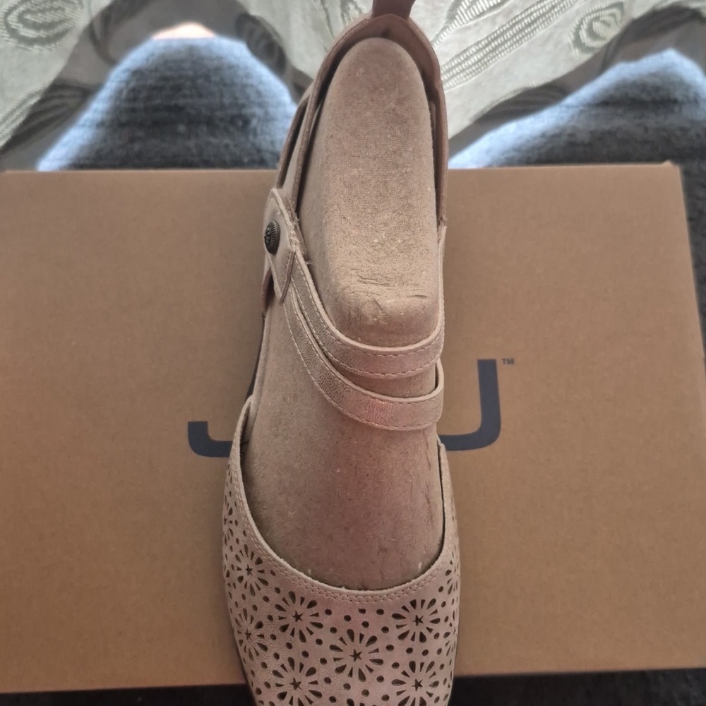 Jbu Women's Bethany Mary Jane Heel Shoe - Picture 8 of 9